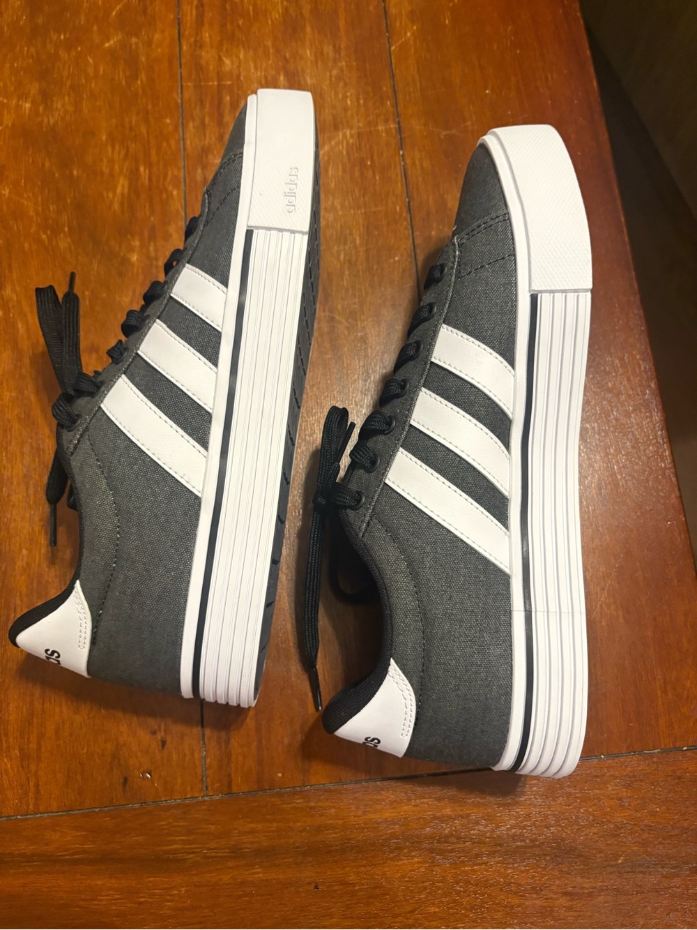 Adidas Daily 3.0 Men's Size 10 Grey Canvas Low Top Sneakers IF4496 3-Stripes - Picture 3 of 6